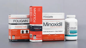 ชุดดูแลเส้นผม FOLIGAIN สำหรับผู้ชาย ประกอบด้วยแชมพู ผลิตภัณฑ์บำรุงชนิดทา ไมน็อกซิดิล และผลิตภัณฑ์เสริมอาหารบำรุงเส้นผม.